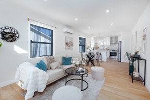 Building Photo - 2267 Las Flores Dr