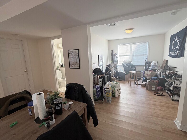 Building Photo - 3 Kent Ct