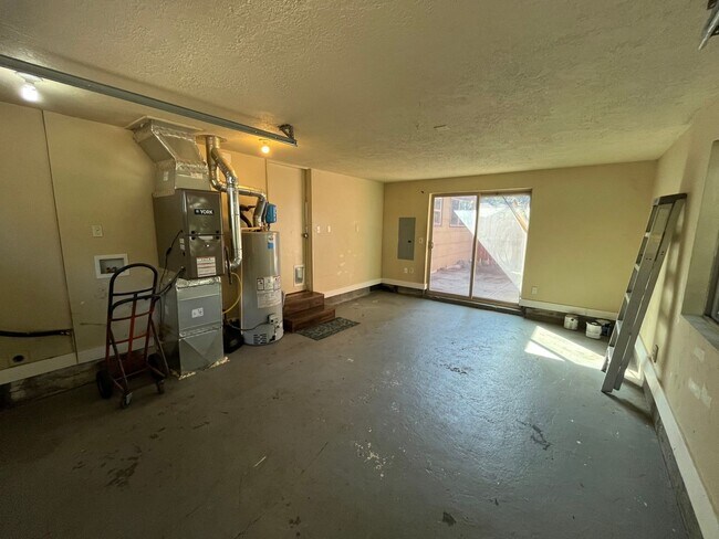 Building Photo - 247