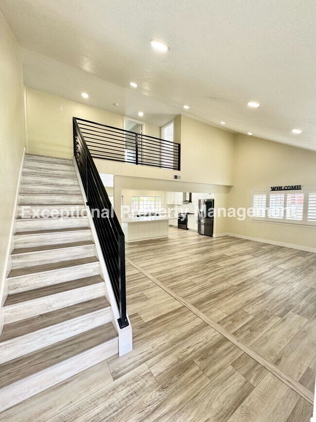 Building Photo - Ready to move in 4 bed 2 bath pool home!