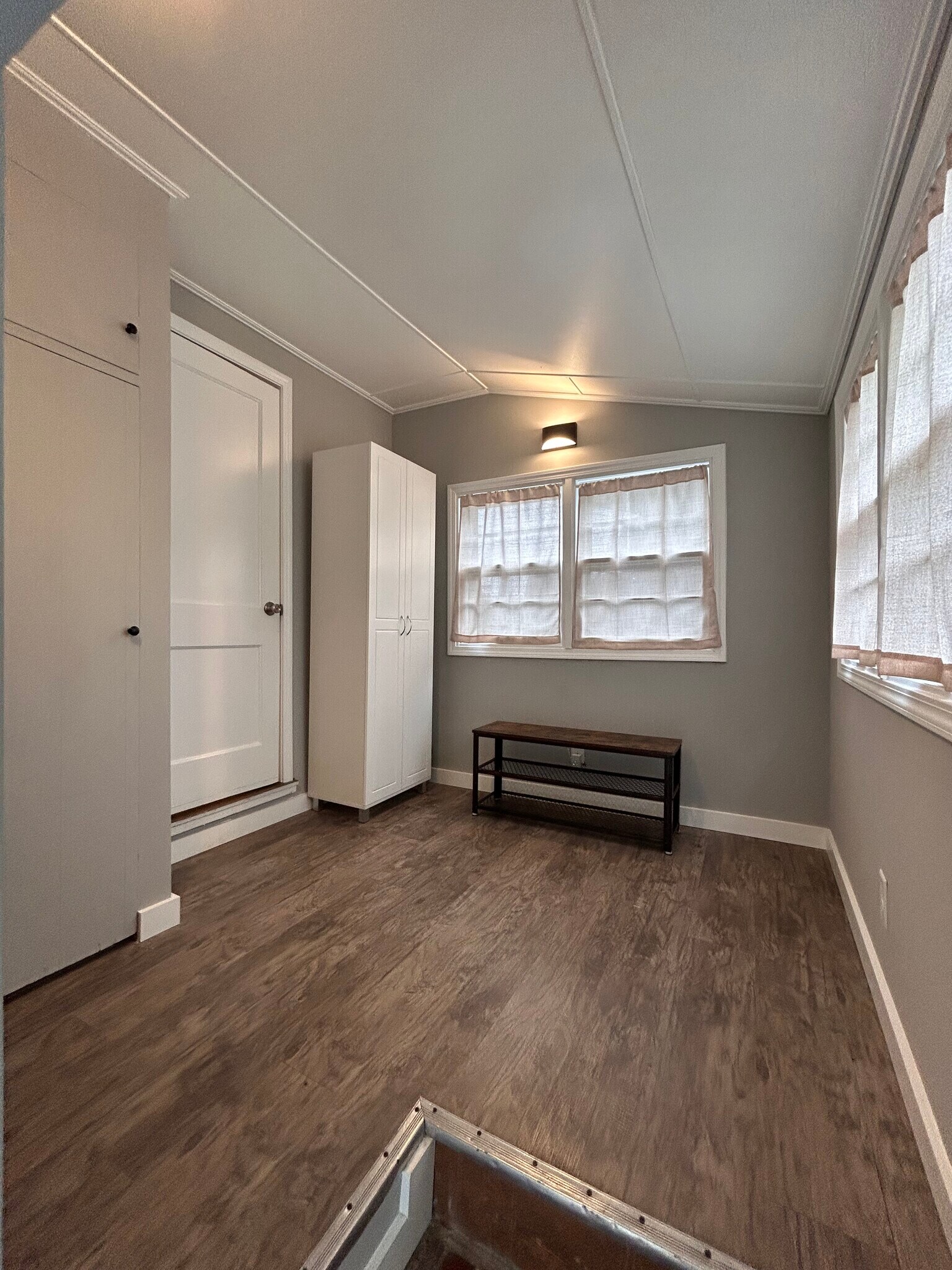 Building Photo - 222 W 81st St