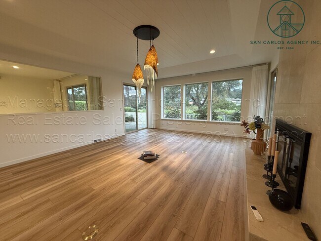 Building Photo - Beautifully Updated Three Bed (+ Bonus) Quail Lodge Home