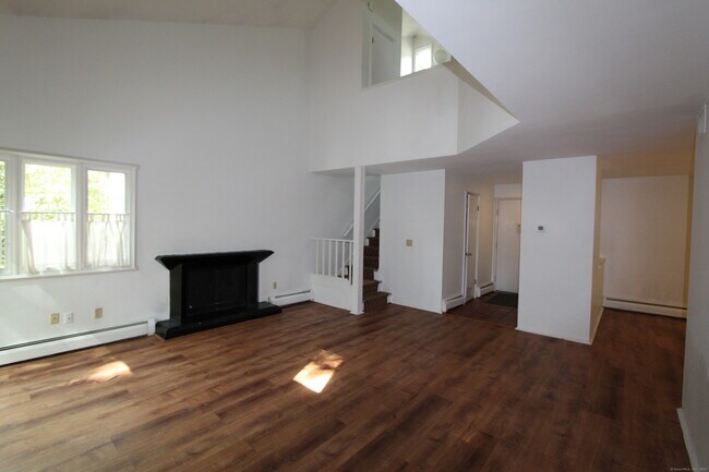 Building Photo - 6 Lyle Ct
