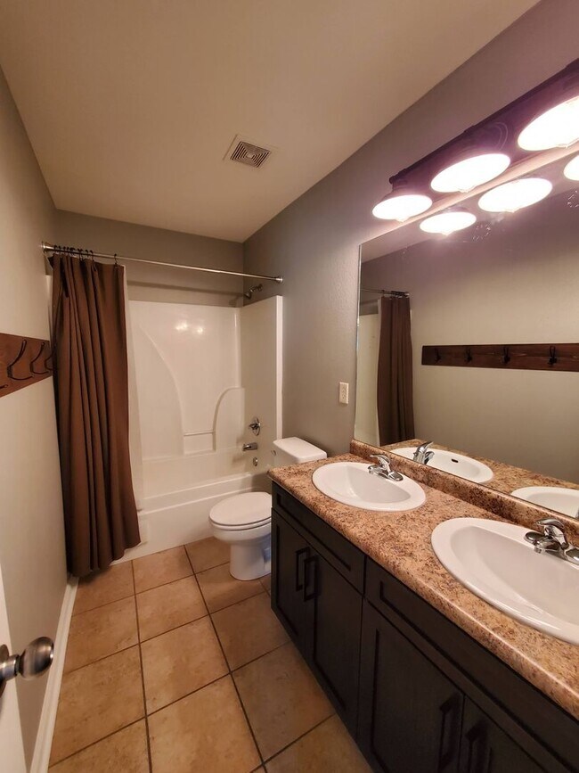 Building Photo - Charming 3-Bedroom Home in Valdosta, GA - Perfect for You and Your Furry Friends!