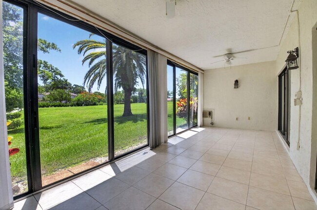 Building Photo - 9264 Vista Del Lago