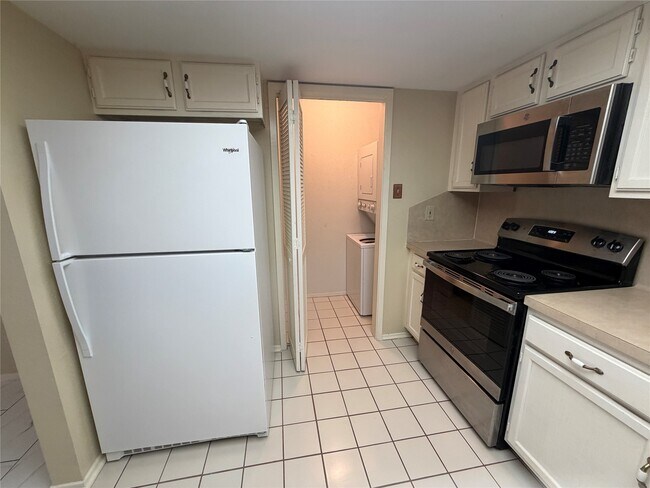 Building Photo - 14777 Wunderlich Dr