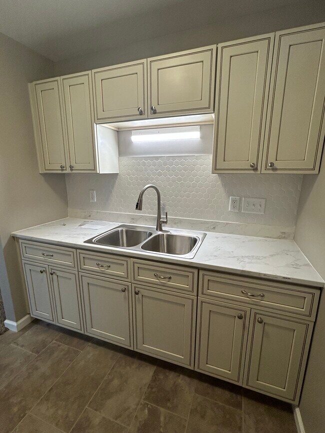 Building Photo - 5452 Dunmore Dr