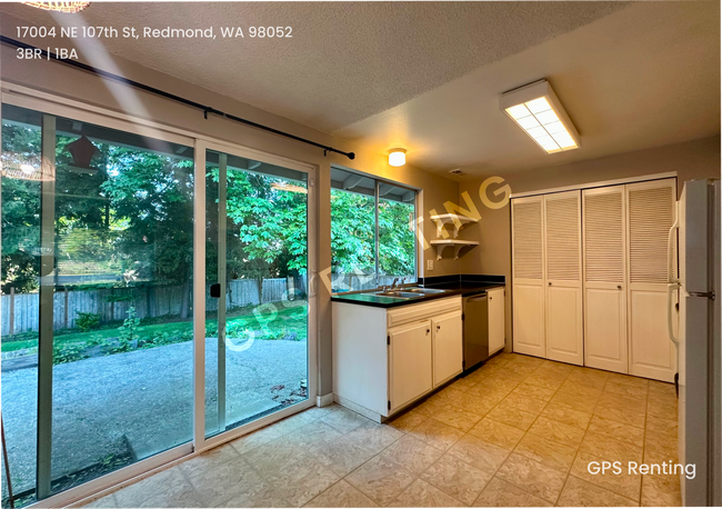 Building Photo - Charming Redmond Rambler in Prime Educatio...