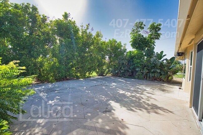 Building Photo - 2 Brentwood Ln