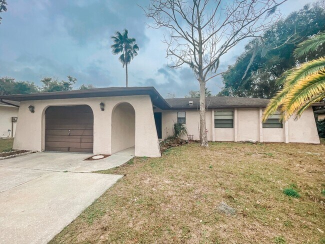 Building Photo - 12834 Lake Tree Ln
