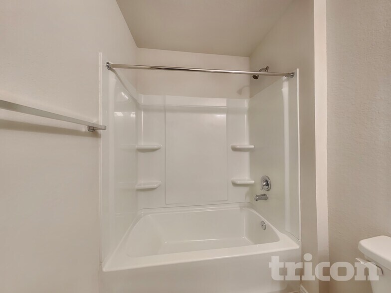 Building Photo - 10126 Cerritos dr