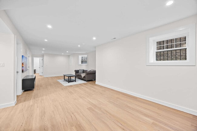 Building Photo - 4437 N Whipple St