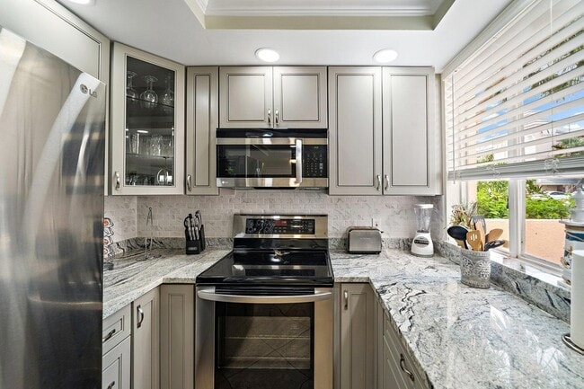 Building Photo - 353 S US Hwy 1