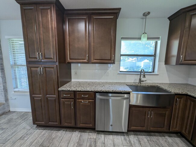 Building Photo - 105 Marquette Pl