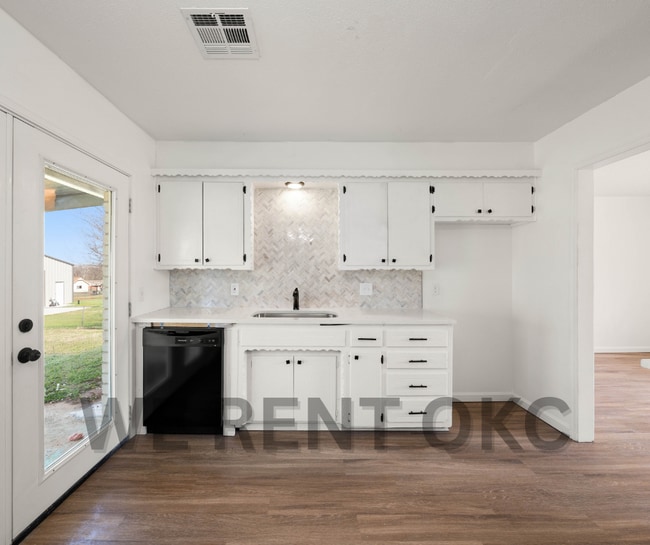 Building Photo - 16391 Lynn St