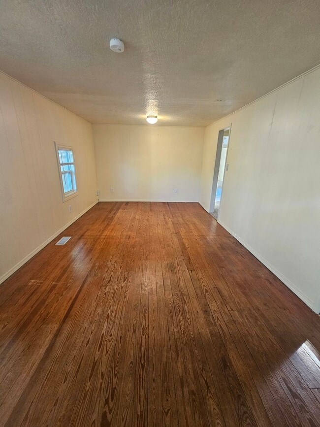 Building Photo - (2) Bed/(1) Bath in Core Norman Avail NOW! Video Tour!