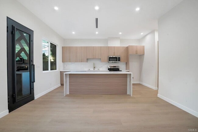 Building Photo - 17425 Los Alimos St