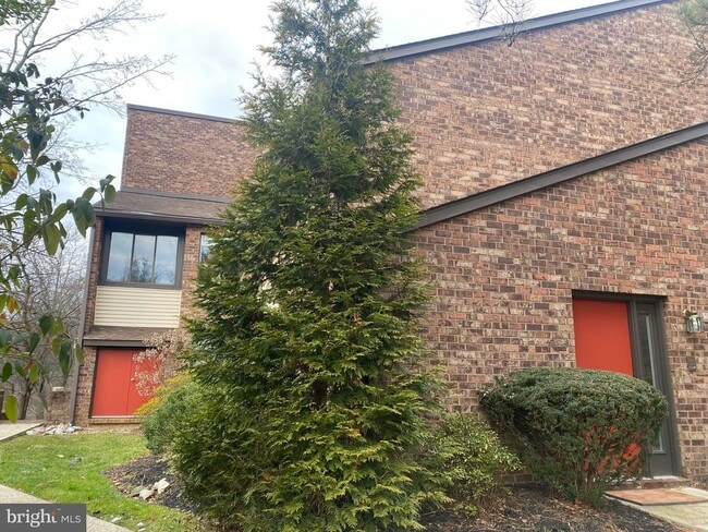 Building Photo - 504 Mountainview Dr