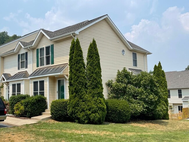 Primary Photo - Townhouse in the City of Harrisonburg