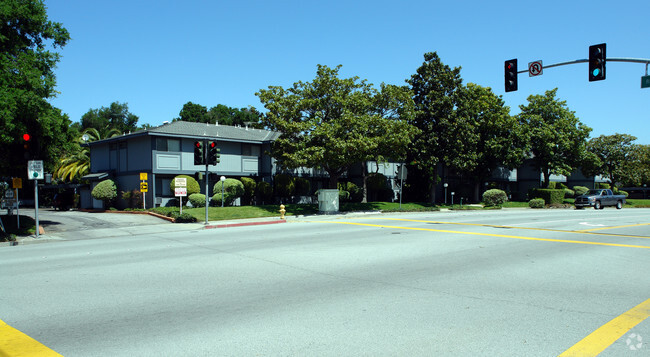 Building Photo - Los Gatos Oaks Apartments