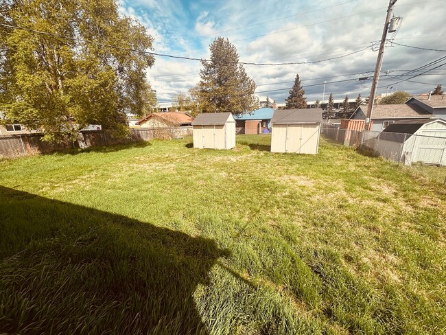Building Photo - 3005 Eureka St