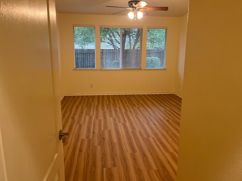 master bedroom - 2954 Cardinal Dr