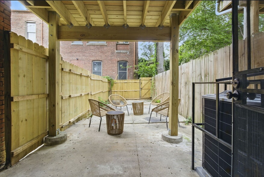 Building Photo - 1232 W Lombard St