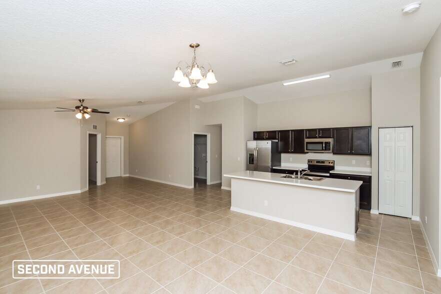 Building Photo - 1576 Summit Rd