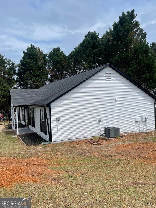 Building Photo - 320 Willow Springs Dr