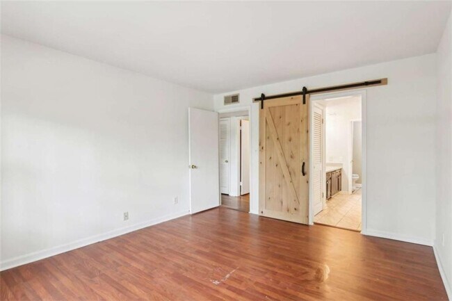 Building Photo - 73 Montre Square NW