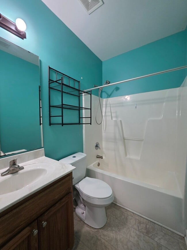 Building Photo - Country Comfort in Ryans Run