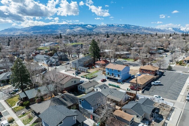 Building Photo - Modern Midtown Living