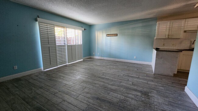 Building Photo - 2050 Oleander Blvd