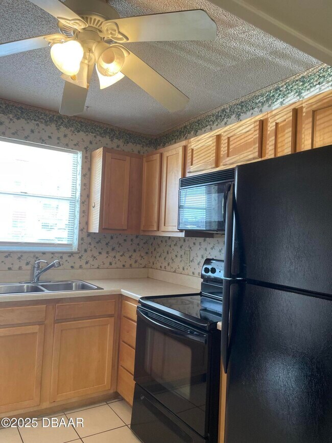 Building Photo - 2801 N Halifax Ave