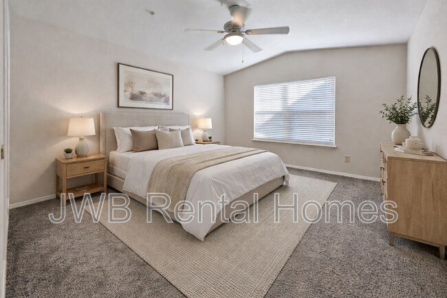 Building Photo - 13810 Sutton Park Dr N