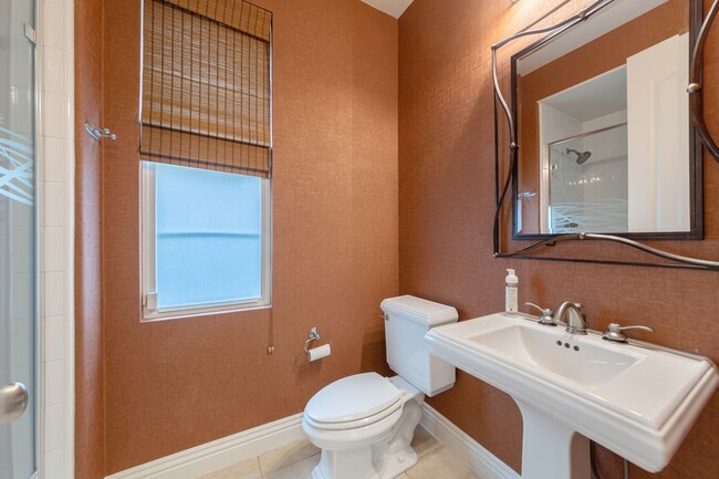 Building Photo - 935 Heron Cir