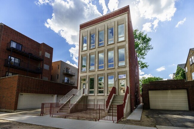 Building Photo - 2812 N Mildred Ave
