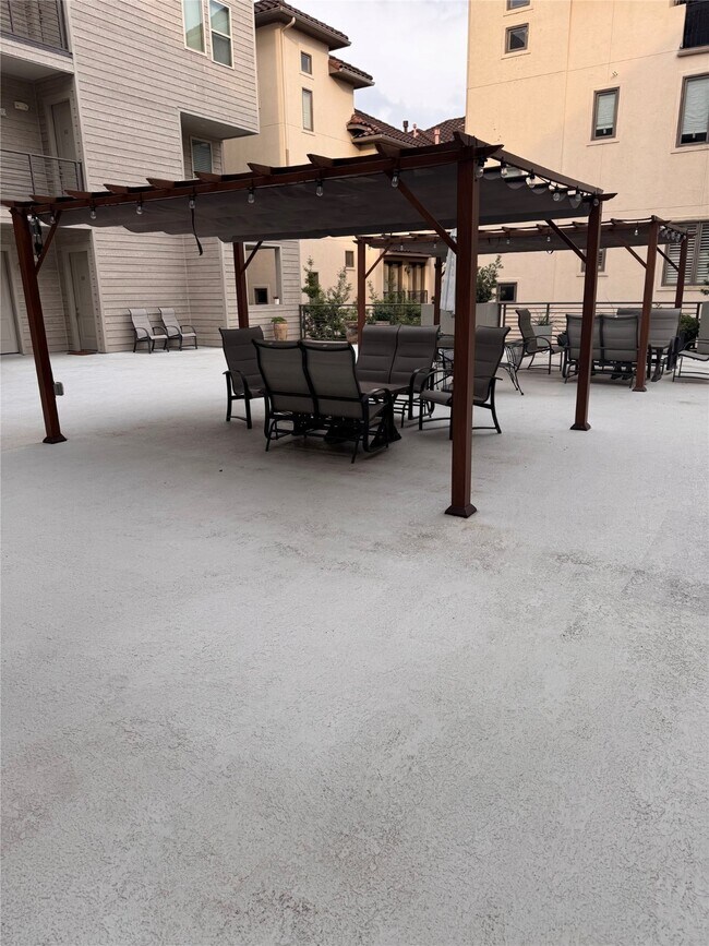 Primary Photo - 4819 Caroline St