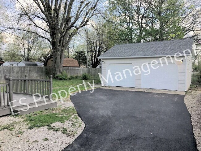 Building Photo - Cozy 3 Bedroom 1 Bathroom Ranch in Wayne township.