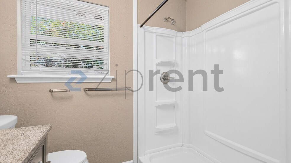 Building Photo - Unit