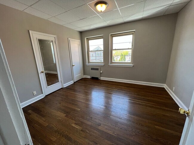 Building Photo - Modernized 1 br, heat included