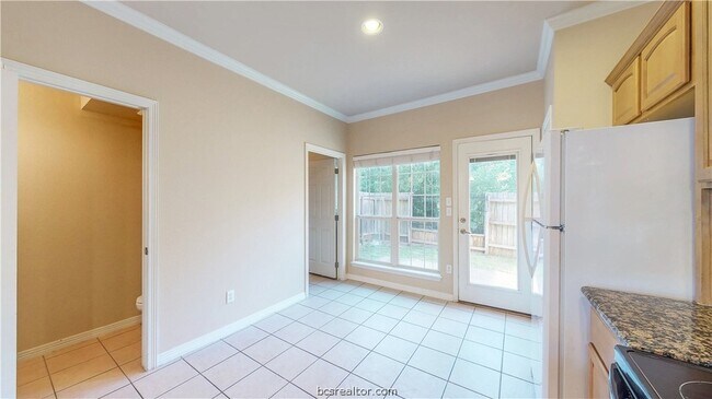 Building Photo - 305 Holleman Dr E