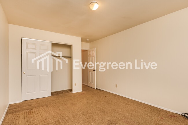 Building Photo - 6800 Deer Bluff Dr