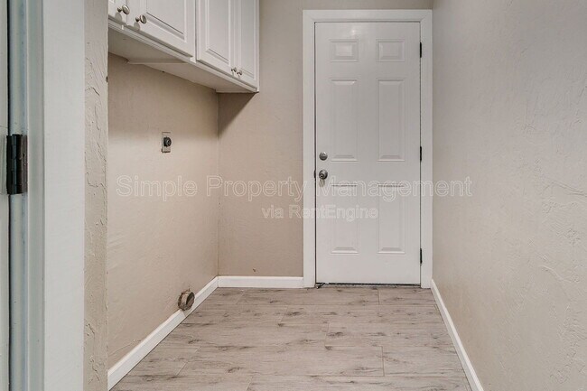 Building Photo - 120 N Ranchwood Blvd