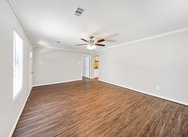 Building Photo - 1411 Pleasantville Dr