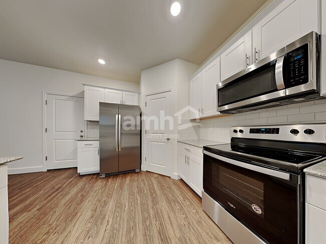 Building Photo - 669 West Bosal Dr