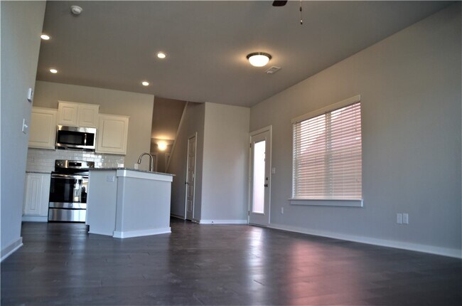 Building Photo - 3912 SW Peachwood Dr