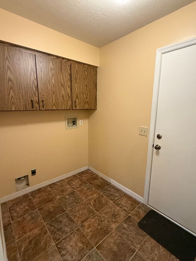 Building Photo - ENJOY EXCLUSIVE RAINBOW RIVER BEACH ACCESS with this beautiful 2BR/2BA Home in Rainbow Springs Co...