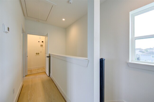 Building Photo - 2310 Reinerman St