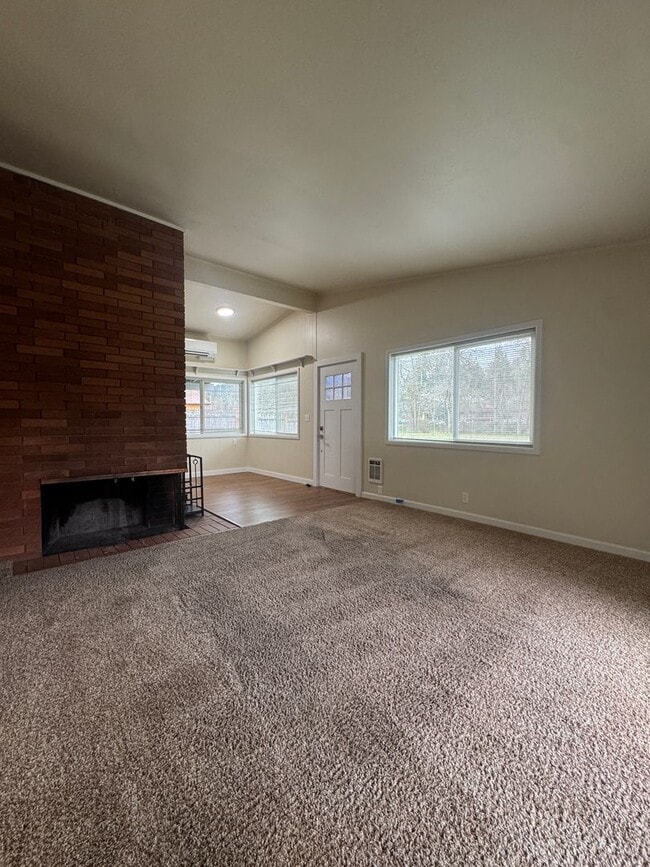 Building Photo - (HAR2) 2 Bedroom, 1 Bath Single Family Home